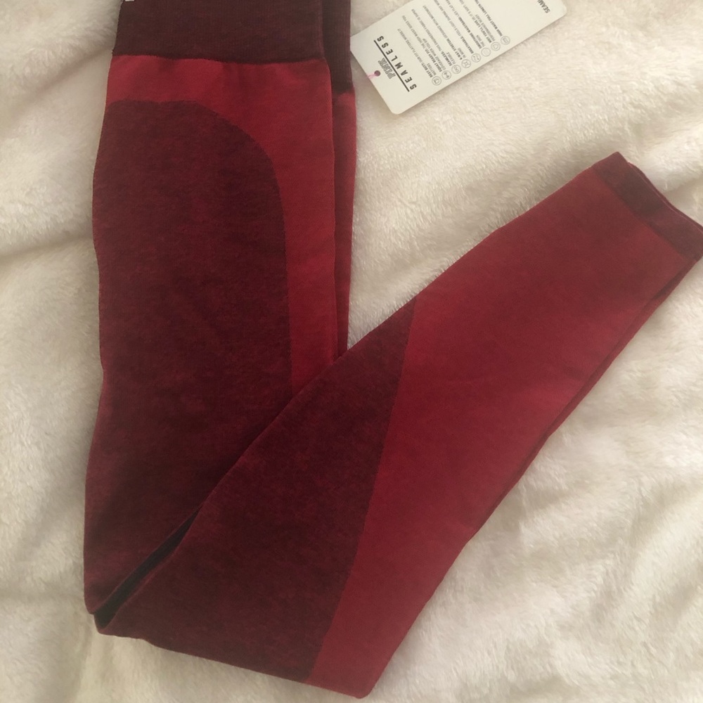BRAND NEW VS SEAMLESS LEGGINGS SIZE SMALL